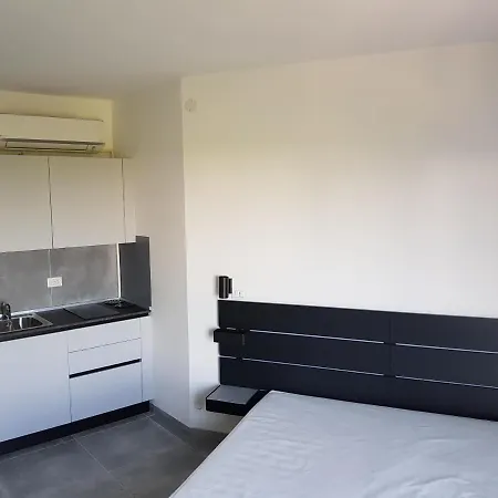 International Seaview Apartman *