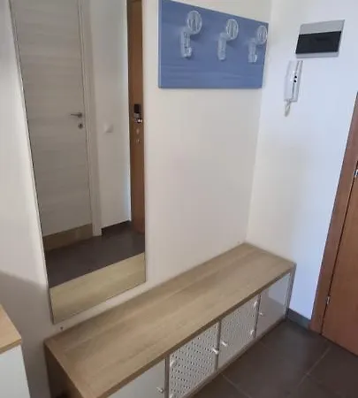 International Seaview Apartman